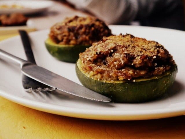 zapallitos rellenos de arroz y verduras