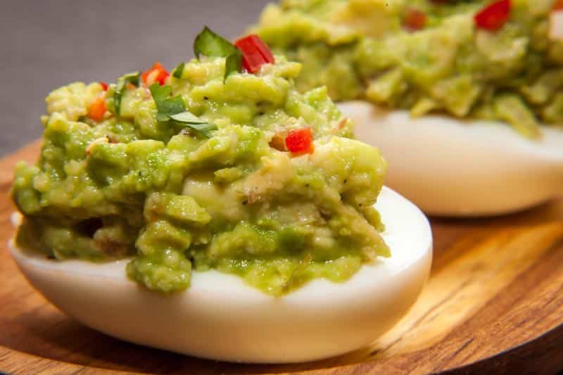 huevos-rellenos-con-palta