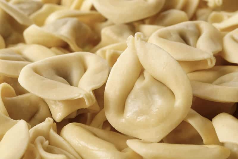 Cómo hacer tortellinis de pollo italianos