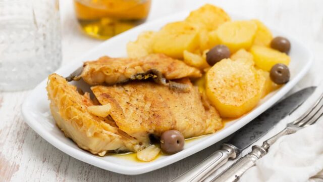 como hacer patatas con bacalao