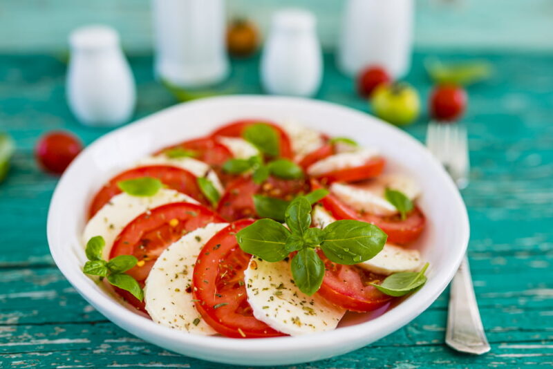 como hacer ensalada caprese