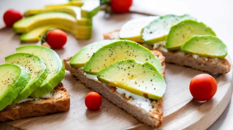 avocado toast facil y rapido