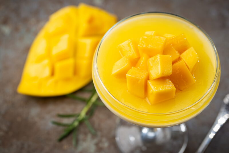 postre mousse con mango